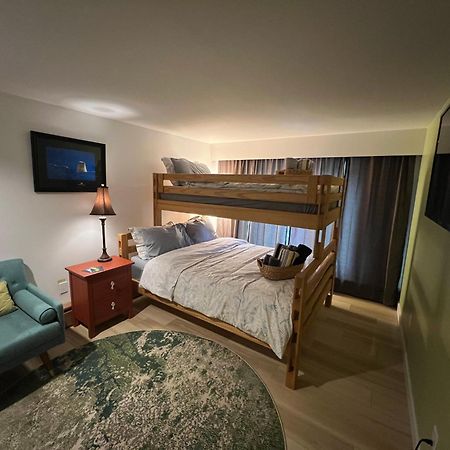 Bed and Breakfast 好丘。Hacho House à Yellowknife Extérieur photo