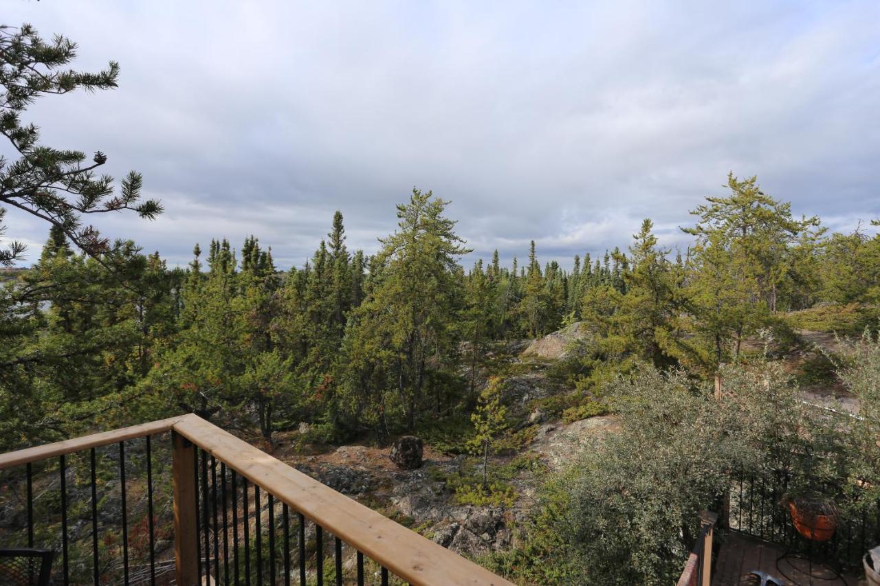 Bed and Breakfast 好丘。Hacho House à Yellowknife Extérieur photo