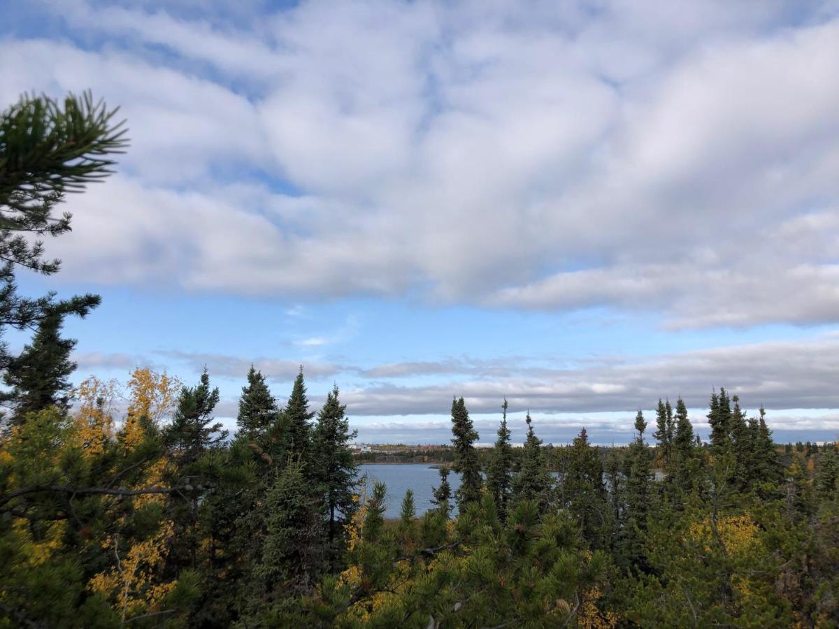 Bed and Breakfast 好丘。Hacho House à Yellowknife Extérieur photo