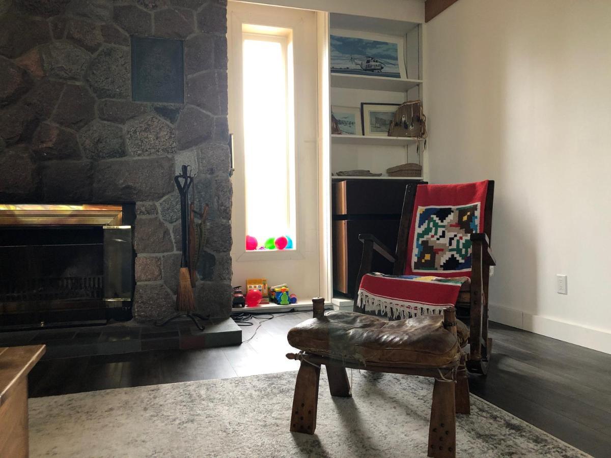 Bed and Breakfast 好丘。Hacho House à Yellowknife Extérieur photo