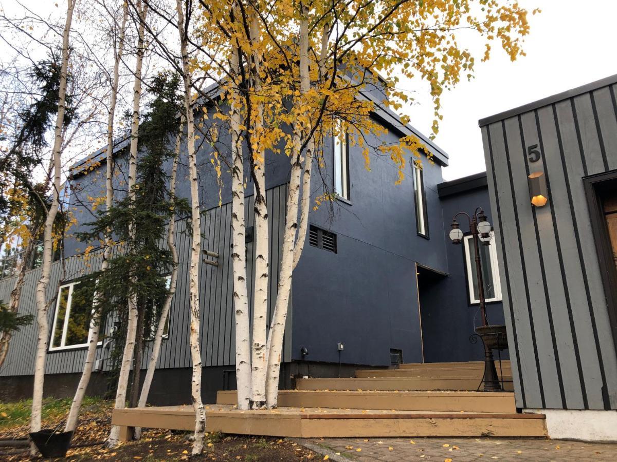 Bed and Breakfast 好丘。Hacho House à Yellowknife Extérieur photo